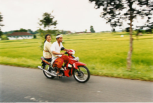 Couple Drives 300 Miles to Find Wife Hospital After Unending Queues_33win